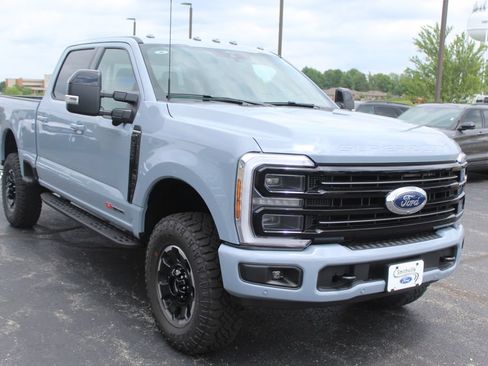 New 2026 Ford F350 Platinum w/ Tremor Off-Road Package AWD/4WD image 12