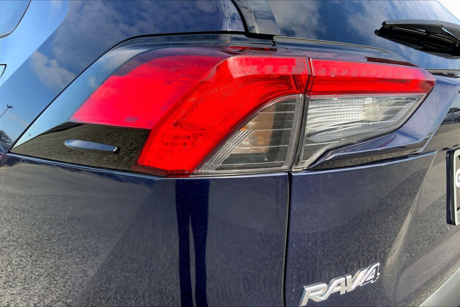 Used 2021 Toyota RAV4 XLE Premium AWD/4WD image 28