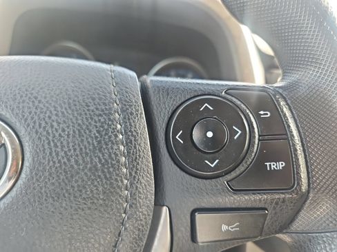 Used 2018 Toyota RAV4 LE w/ Carpet Mat Package AWD/4WD image 10