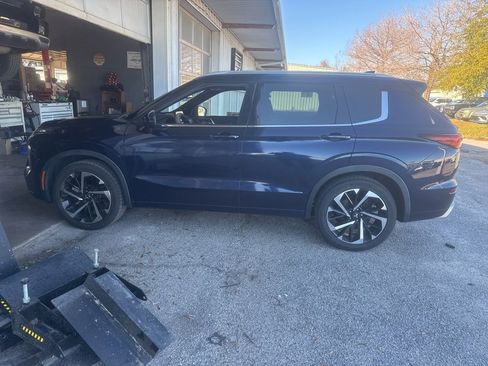 Used 2022 Mitsubishi Outlander SEL image 3