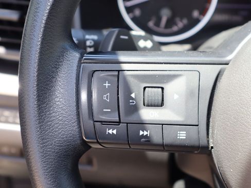 Used 2024 Nissan Rogue S AWD/4WD image 12
