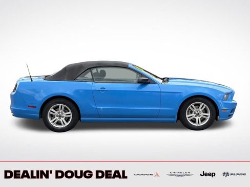 Used 2014 Ford Mustang Convertible RWD image 6