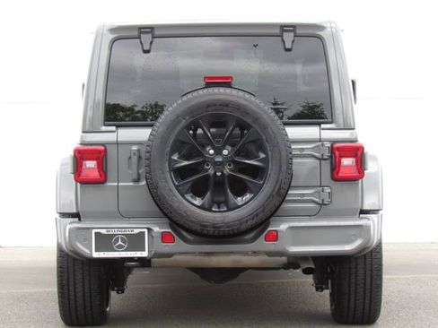 Used 2022 Jeep Wrangler Unlimited Sahara AWD/4WD image 8