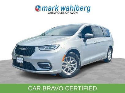 Used 2023 Chrysler Pacifica Touring