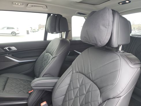 New 2026 BMW X7 xDrive40i w/ Premium Package image 24