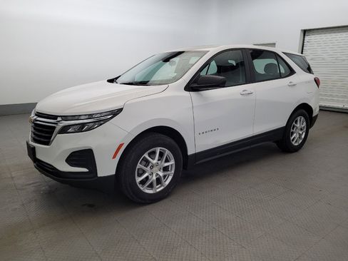 Used 2023 Chevrolet Equinox LS AWD/4WD image 2