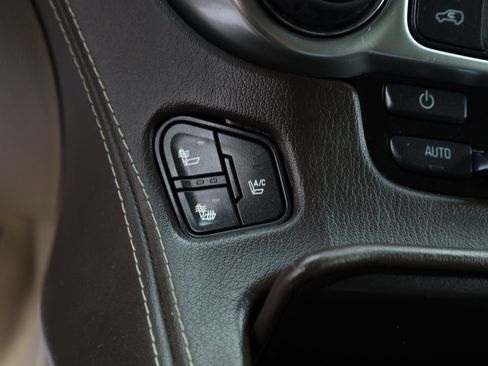 Used 2015 Chevrolet Suburban LTZ image 10