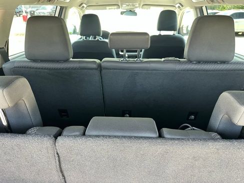 Used 2019 Toyota Highlander LE AWD/4WD image 29