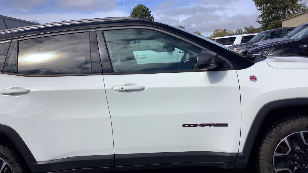 Used 2021 Jeep Compass Trailhawk w/ Sun and Sound Group AWD/4WD image 4