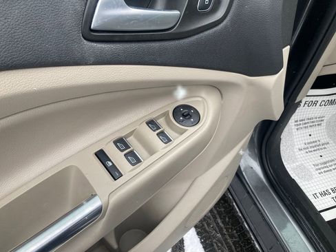 Used 2019 Ford Escape SE image 14