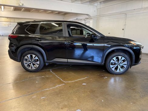 Used 2023 Nissan Rogue SV FWD image 6