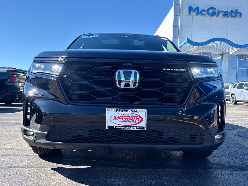Certified 2025 Honda Pilot Black Edition image 13