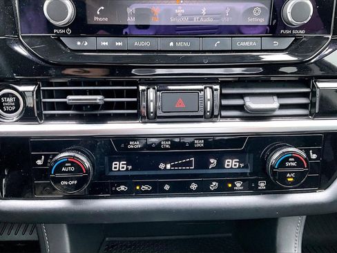 Used 2022 Nissan Pathfinder SV image 16