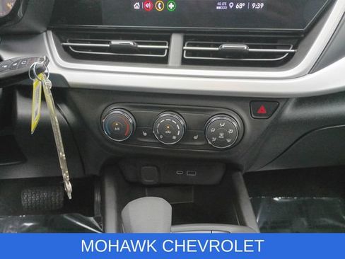 Used 2024 Chevrolet Trax RS w/ Sunroof Package FWD image 35