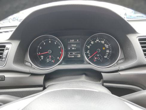 Used 2017 Volkswagen Passat 1.8T R-Line w/ R-Line Lighting Package image 26