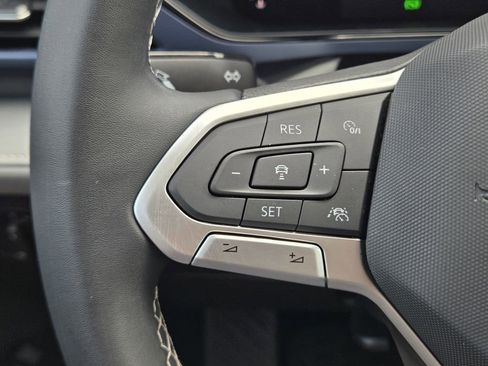 Used 2023 Volkswagen Taos SE image 29