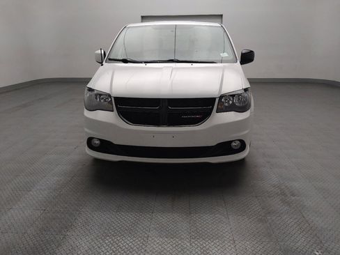 Used 2017 Dodge Grand Caravan SXT w/ Driver Convenience Group FWD image 15