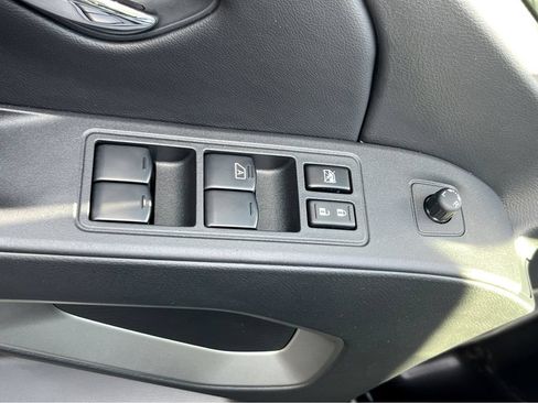 Used 2025 Nissan Frontier SV RWD image 26