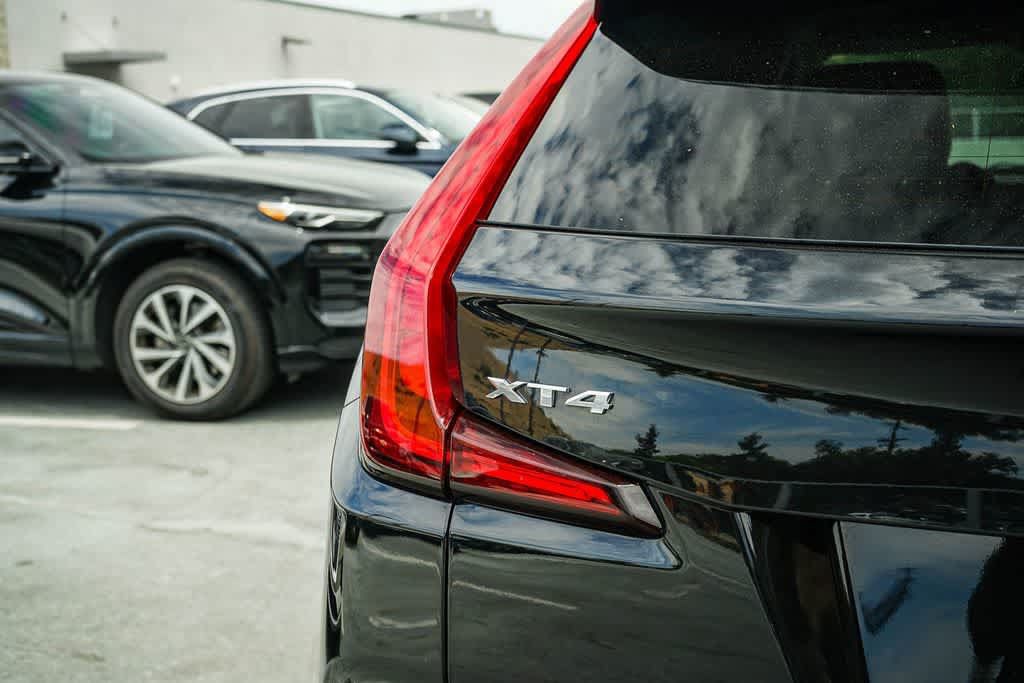 Used 2023 Cadillac XT4 Luxury w/ Cold Weather Package FWD image 10