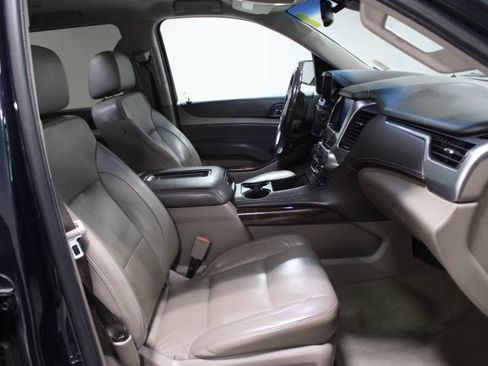 Used 2017 Chevrolet Suburban LT AWD/4WD image 15