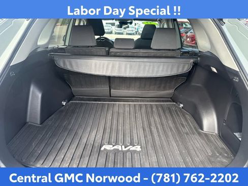Used 2022 Toyota RAV4 XLE w/ Convenience Package AWD/4WD image 11