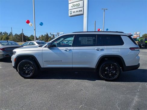 New 2025 Jeep Grand Cherokee L Altitude image 7