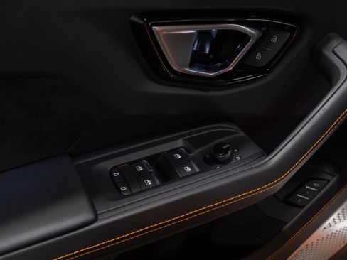 Used 2023 Lamborghini Urus S image 31