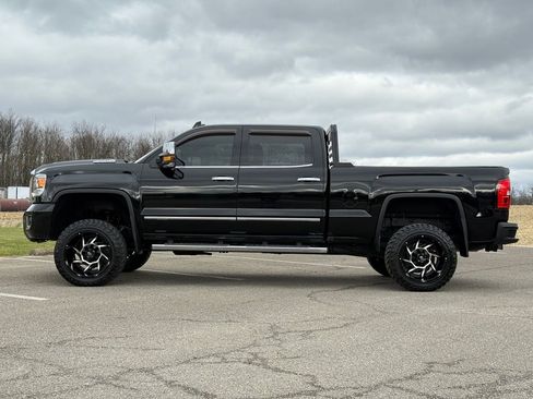 Used 2018 GMC Sierra 3500 Denali w/ Duramax Plus Package image 8