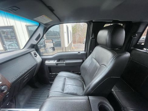 Used 2016 Ford F250 Lariat w/ Lariat Interior Package image 19