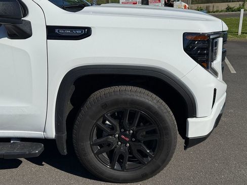 Used 2025 GMC Sierra 1500 Elevation w/ Preferred Package AWD/4WD image 9