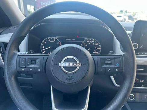 Certified 2023 Nissan Rogue SV FWD image 17