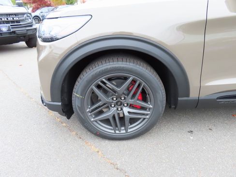 New 2026 Ford Explorer ST w/ Sun And Sound Package image 7