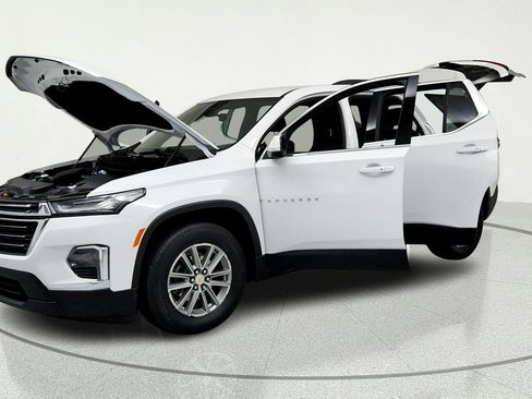 Certified 2023 Chevrolet Traverse LT FWD image 9