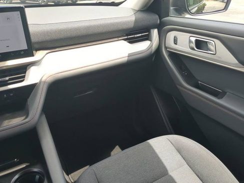 Used 2025 Ford Explorer Active RWD image 15