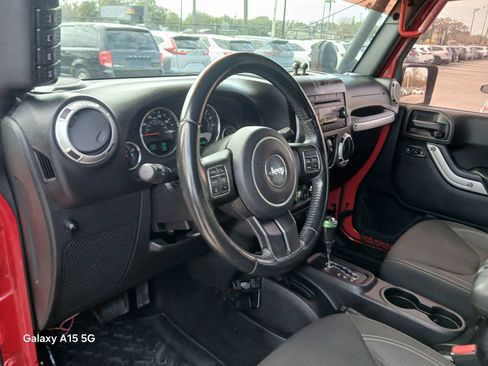 Used 2015 Jeep Wrangler Unlimited Sahara w/ Connectivity Group AWD/4WD image 7