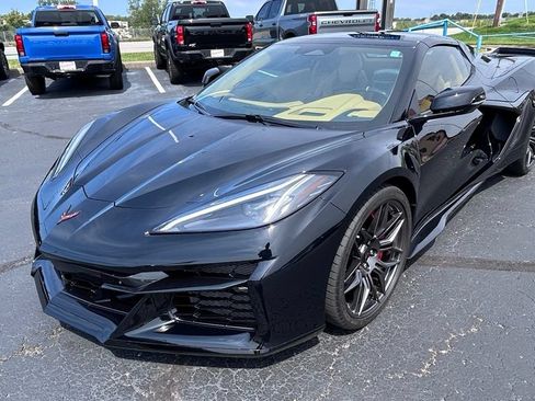 Used 2024 Chevrolet Corvette Z06 RWD image 9
