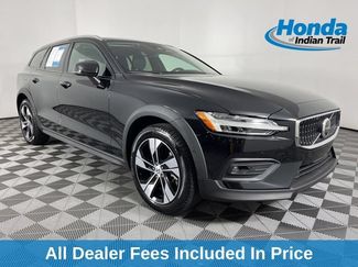 Used 2025 Volvo V60 B5 Cross Country Plus AWD/4WD video 1