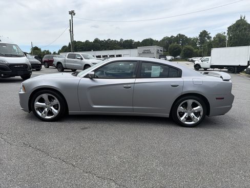 Used 2013 Dodge Charger SE w/ Connectivity Group RWD image 4