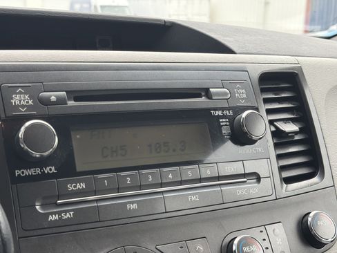 Used 2014 Toyota Sienna L image 64