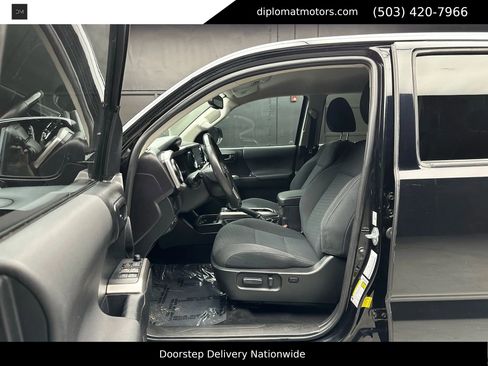 Used 2021 Toyota Tacoma SR5 w/ Trail Edition image 18