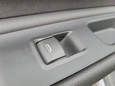 Used 2018 GMC Terrain Denali w/ Advanced Safety Package AWD/4WD image 17