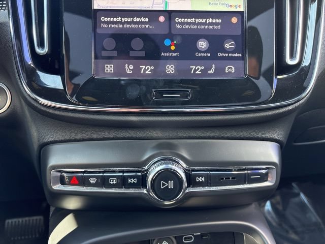 Certified 2025 Volvo XC40 B5 Plus AWD/4WD image 28