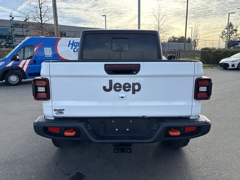 Certified 2024 Jeep Gladiator Mojave w/ Technology Group image 8