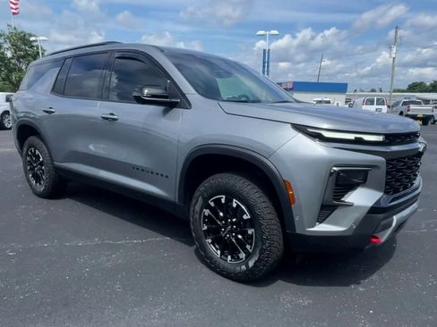 Used 2024 Chevrolet Traverse Z71 w/ Enhanced Driving Package AWD/4WD image 2