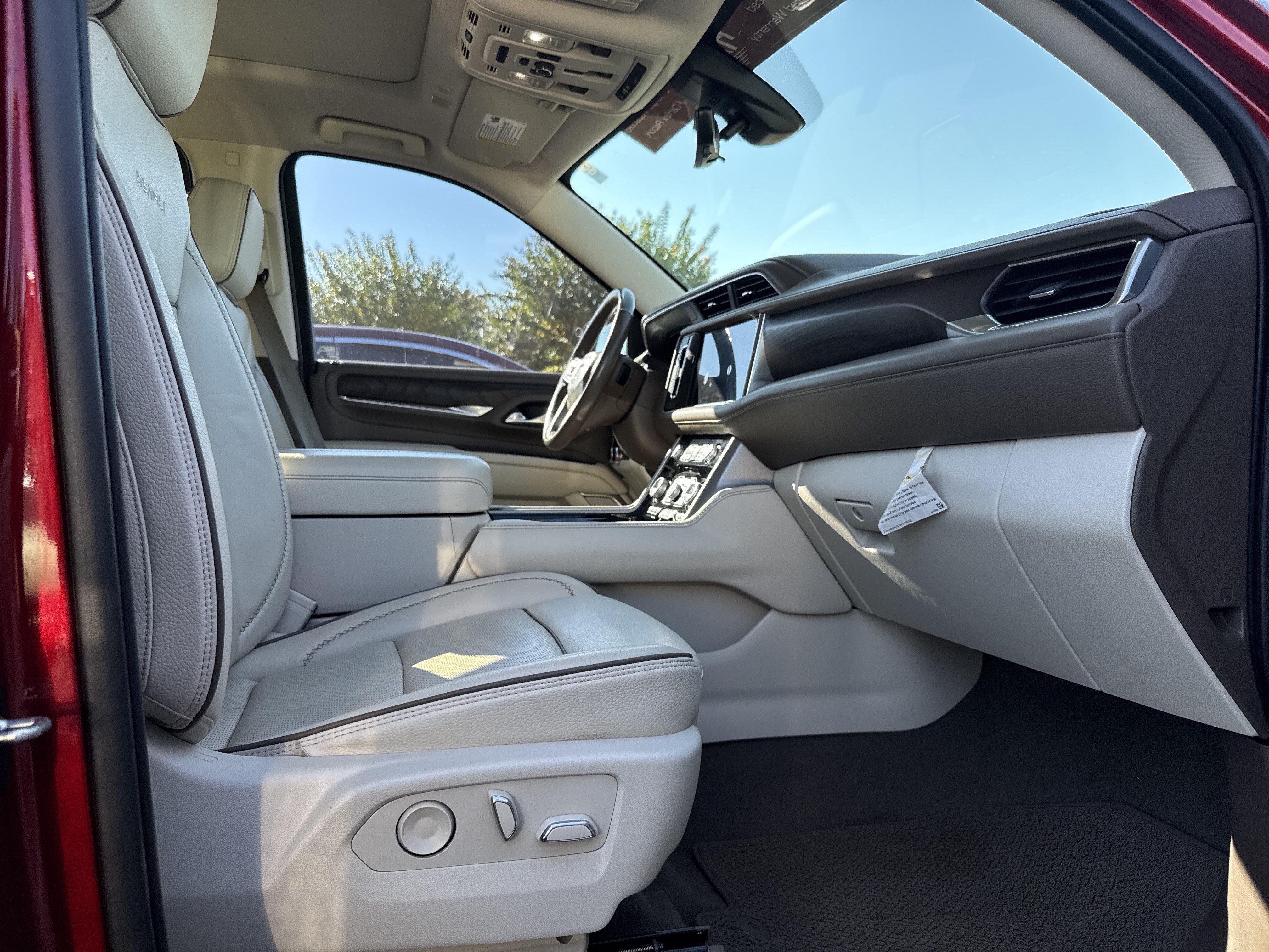 Used 2022 GMC Yukon XL Denali w/ Denali Premium Package AWD/4WD image 37