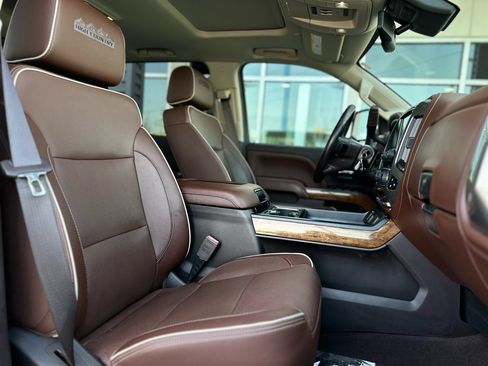 Used 2019 Chevrolet Silverado 2500 High Country w/ Duramax Plus Package image 14