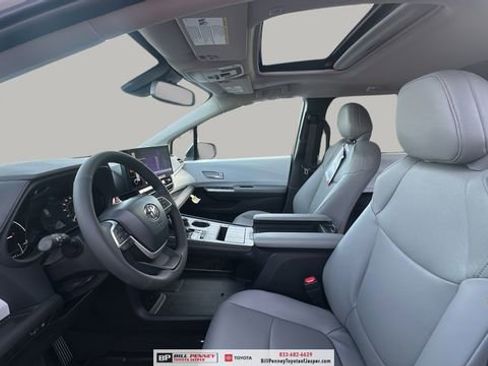New 2026 Toyota Sienna XLE image 11