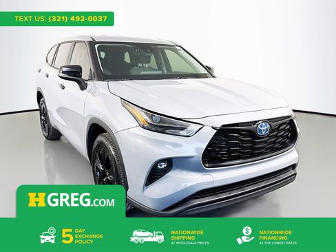 Used 2024 Toyota Highlander XLE image 1