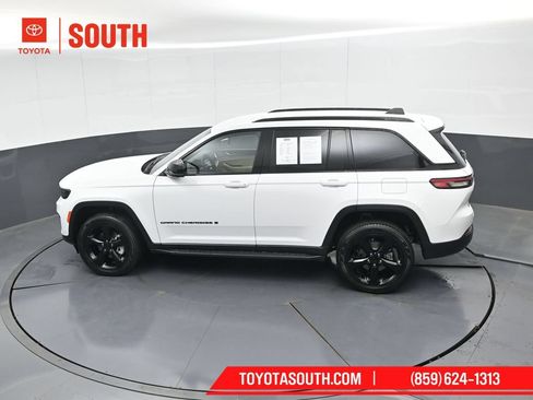 Used 2023 Jeep Grand Cherokee Limited w/ Luxury Tech Group II AWD/4WD image 56