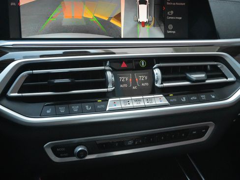 Used 2021 BMW X7 M50i w/ Dynamic Handling Package AWD/4WD image 26